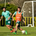 Gustavinho em treino no CT Lanna Drumond