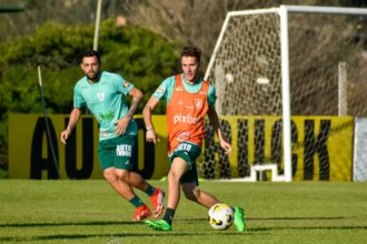 Gustavinho em treino no CT Lanna Drumond