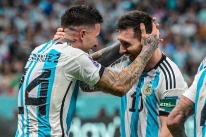 Argentina vence México por 2 a 0 com golaços de Lionel Messi e Enzo Fernández