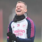 Oleksandr Zinchenko em risos no treino do Arsenal