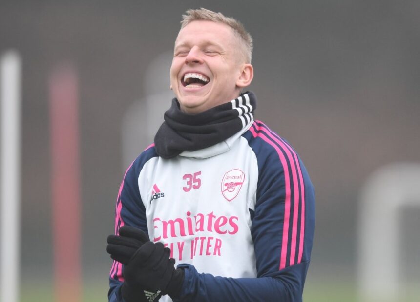 Oleksandr Zinchenko em risos no treino do Arsenal