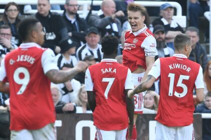 Arsenal vence o Newcastle no St James 'Park por 2 a 0