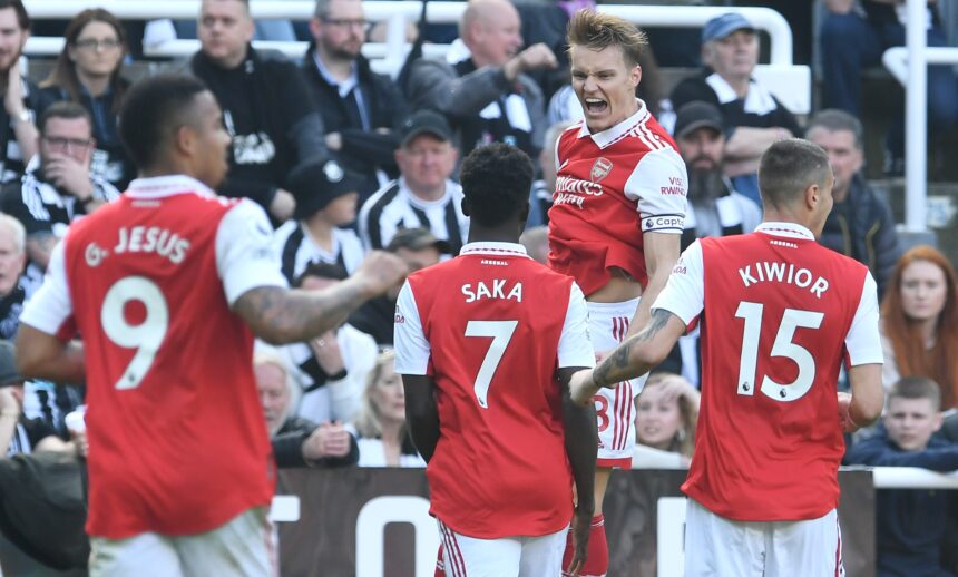 Arsenal vence o Newcastle no St James 'Park por 2 a 0