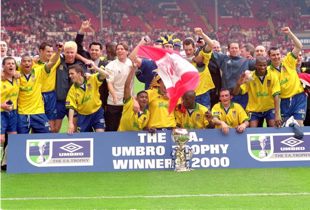 Kingstonian vence a FA Trophy 1999-2000 no Wembley