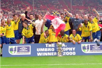 Kingstonian vence a FA Trophy 1999-2000 no Wembley