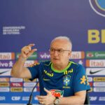 Dorival Jr durante coletiva de imprensa da Seleção Brasileira na Academia de Futebol do Palmeiras