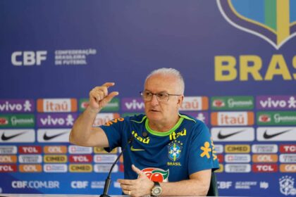 Dorival Jr durante coletiva de imprensa da Seleção Brasileira na Academia de Futebol do Palmeiras