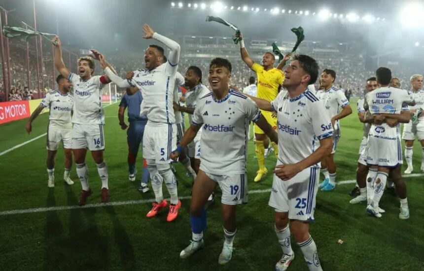 Jogadores do Cruzeiro comemoram classificação em cima do Lanús pela Sul-Americana