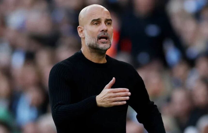 Pep Guardiola em jogo pelo Manchester City