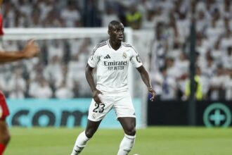 Ferland Mendy pode atuar no meio campo do Real Madrid diante do Osasuna neste sábado