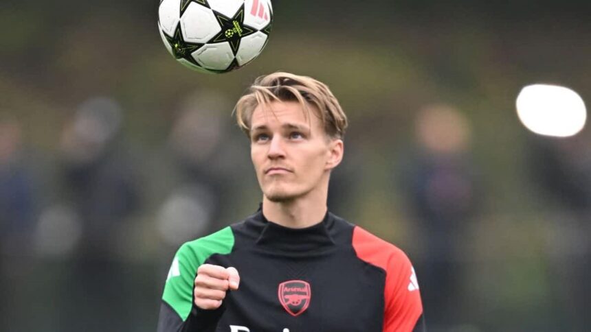 Martin Odegaard em treino do Arsenal antes do confronto pela Champions League