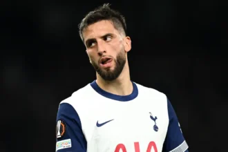 Rodrigo Bentancur em jogo do Tottenham na Europa League