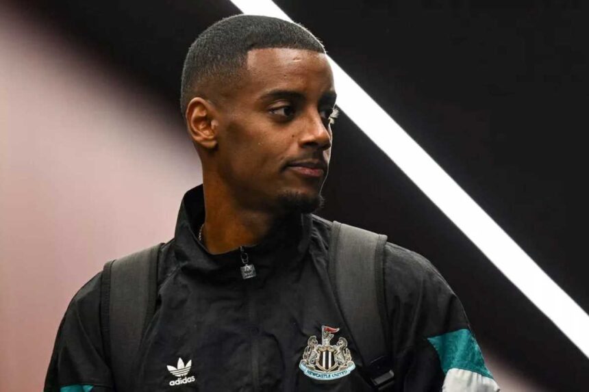 Alexander Isak vive impasse no Newcastle e pode estar cada vez mais perto do Liverpool.