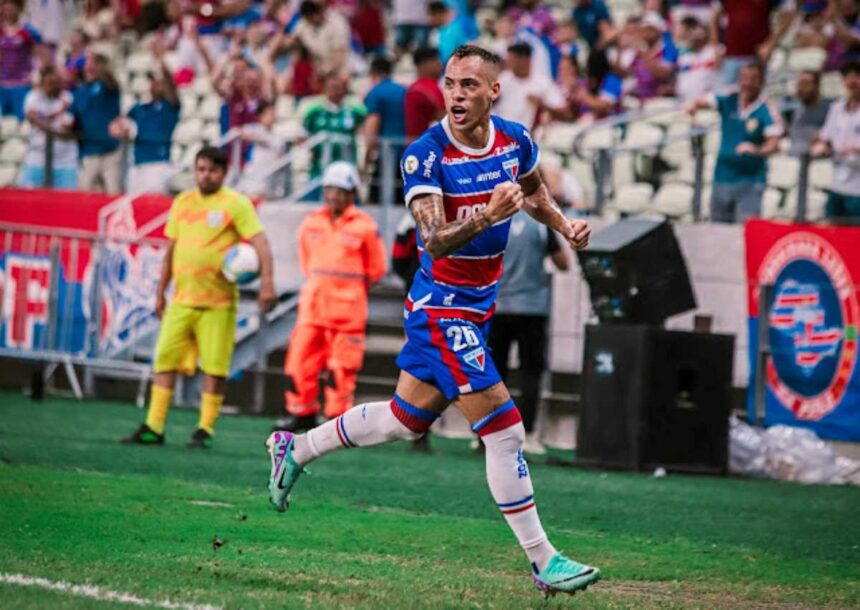 Breno Lopes comemora gol pelo Fortaleza
