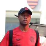 Bruno Henrique durante partida pelo Flamengo; atacante é investigado por suposta manipulação para beneficiar apostadores.