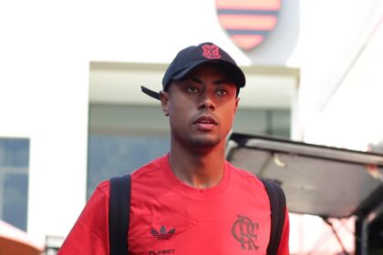 Bruno Henrique durante partida pelo Flamengo; atacante é investigado por suposta manipulação para beneficiar apostadores.