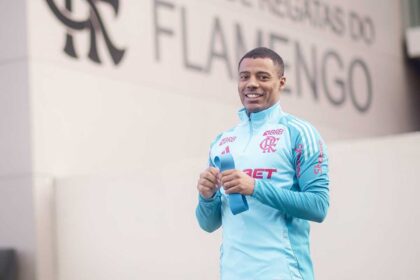 De la Cruz de volta aos treinos do Flamengo