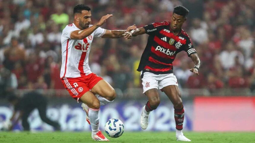 Disputa em Flamengo x Inter pelo Brasileirão 2025