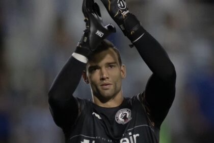 Léo Jardim em Vasco da Gama x CSA pela Copa do Brasil
