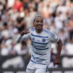 Matheus Pereira comemora o segundo gol do Cruzeiro contra o Botafogo, no Estádio Nilton Santos