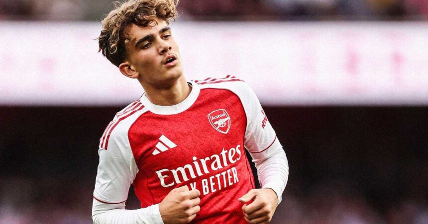 Max Dowman, joia de apenas 15 anos, viaja com o Arsenal para o duelo contra o Manchester United.