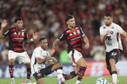 O Flamengo não tomou conhecimento e aplicou um impiedoso 8 a 0 sobre o Vitória