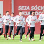 Recuperado de concussão, volante disputa vaga no meio-campo com Thiago Maia