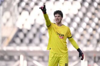 Senne Lammens pode ser o próximo reforço do Manchester United, segundo Fabrizio Romano.