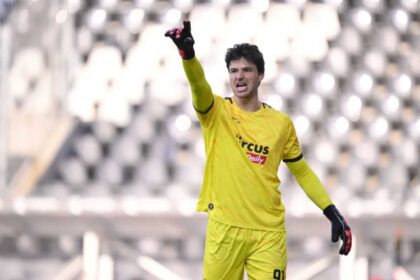 Senne Lammens pode ser o próximo reforço do Manchester United, segundo Fabrizio Romano.