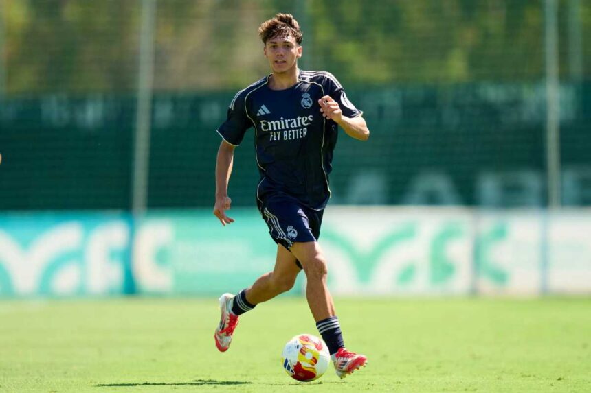 Thiago Pitarch impressiona nos treinos do Real Madrid e já recebe elogios da comissão técnica.