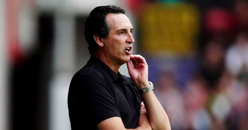 Unai Emery em partida de pré-temporada do Villa
