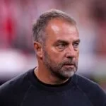 Barcelona pode enfrentar o PSG no Estádio Olímpico de Montjuïc em vez do Camp Nou, gerando preocupação entre torcedores culés.