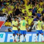 Estêvão comemora seu primeiro gol com a Seleção Brasileira na vitória sobre o Chile no Maracanã.