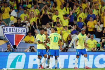 Estêvão comemora seu primeiro gol com a Seleção Brasileira na vitória sobre o Chile no Maracanã.