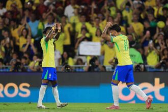 Paquetá comemora gol depois de marcar logo após a volta para Seleção Brasileira na vitória por 3 a 0 sobre o Chile, no Maracanã.