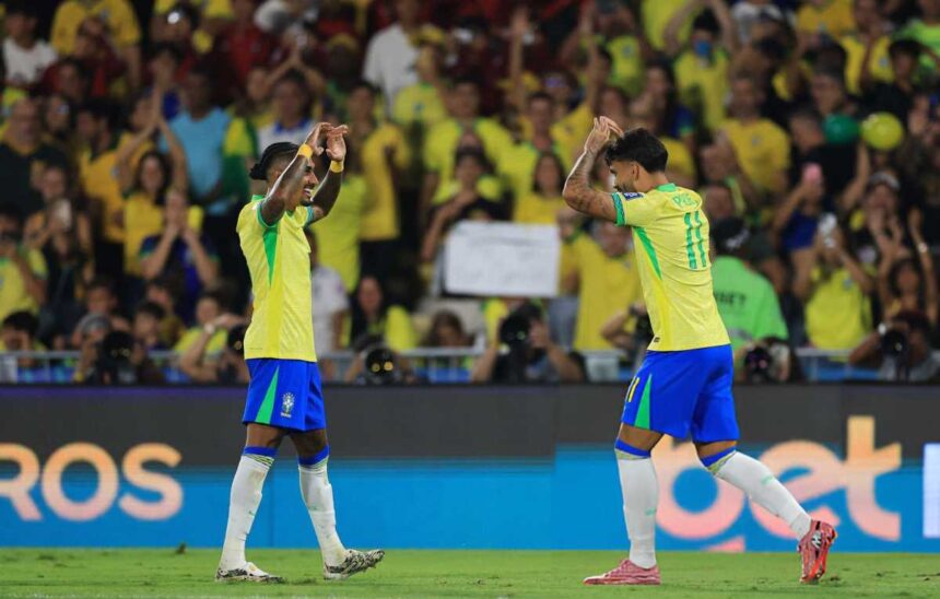 Paquetá comemora gol depois de marcar logo após a volta para Seleção Brasileira na vitória por 3 a 0 sobre o Chile, no Maracanã.