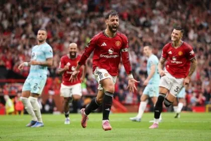 Bruno Fernandes garante primeira vitória do Manchester United na Premier League