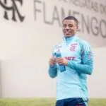 De la Cruz de volta aos treinos do Flamengo