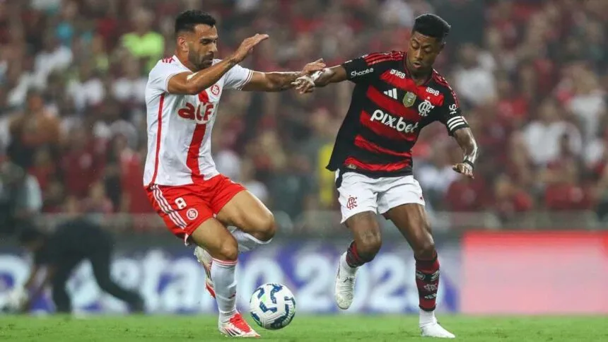 Disputa em Flamengo x Inter pelo Brasileirão 2025