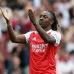 Eberechi Eze realiza o sonho de vestir a camisa do Arsenal após rejeitar o Tottenham.