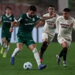 Flaco López em disputa de bola em Universitário x Palmeiras