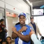 Novo atacante do Cruzeiro, Luis Sinisterra desembarca em Belo Horizonte
