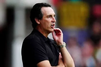 Unai Emery em partida de pré-temporada do Villa